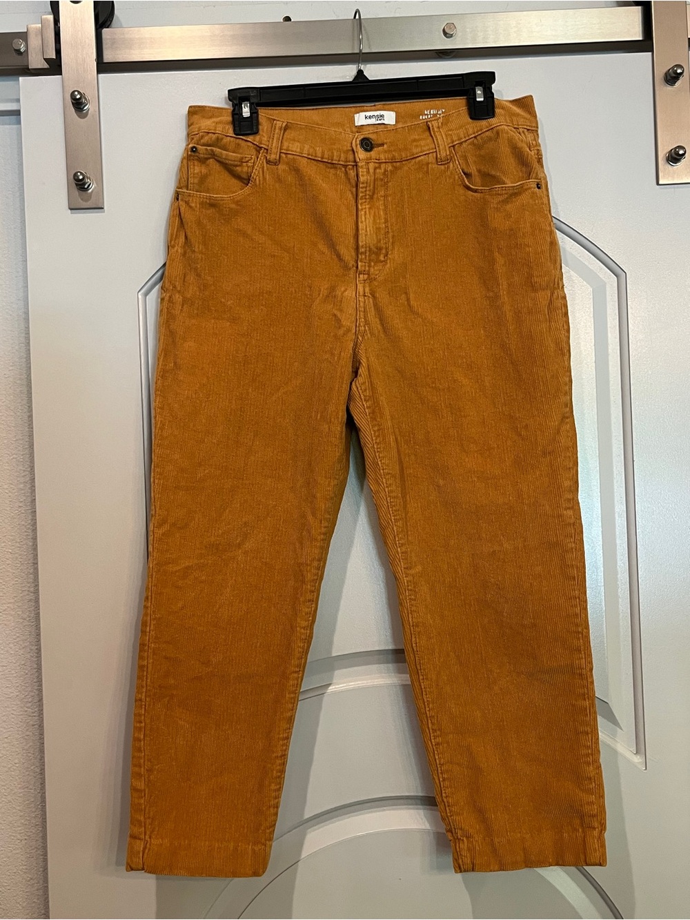 Kensie mustard corduroy yellow straight leg capri Pants. GUC!
